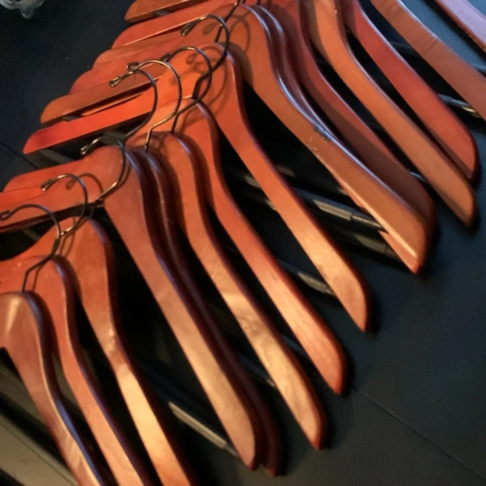 Set of 14 wooden suit hangers - Picture 3 of 5